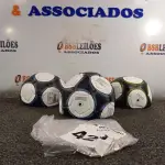 LOTE 429 - 03 BOLAS DE FUTEBOL. (NO ESTADO) ATENÇÃO! FAZER A VISITAÇÃO ANTES DE ARREMATAR, NÃO SABEMOS SE FUNCIONA. LEILÃO NÃO TEM GARANTIA E NEM DEVOLUÇÃO, SUJEITO A POSSÍVEIS AVARIAS VISÍVEIS/OCULTAS E/OU AUSÊNCIA DE COMPONENTES.