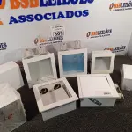 LOTE 309 - 09 LUMINÁRIAS MARCAS E MODELOS DIVERSOS. (NO ESTADO) ATENÇÃO! FAZER A VISITAÇÃO ANTES DE ARREMATAR, NÃO SABEMOS SE FUNCIONA. LEILÃO NÃO TEM GARANTIA E NEM DEVOLUÇÃO, SUJEITO A POSSÍVEIS AVARIAS VISÍVEIS/OCULTAS E/OU AUSÊNCIA DE COMPONENTES.