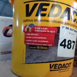 LOTE 487 - 01 BALDE DE VEDACIT, ADITIVO IMPERMEABILIZANTE PARA CONCRETOS E ARGAMASSAS 18L. (NO ESTADO) ATENÇÃO! FAZER A VISITAÇÃO ANTES DE ARREMATAR, NÃO SABEMOS SE FUNCIONA. LEILÃO NÃO TEM GARANTIA E NEM DEVOLUÇÃO, SUJEITO A POSSÍVEIS AVARIAS VISÍVEIS/OCULTAS E/OU AUSÊNCIA DE COMPONENTES.