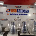LOTE 506 - 07 LUMINÁRIAS DE EMBUTIR QUADRADA 1XE-27 MF 112 METAL TÉCNICA. (NO ESTADO) ATENÇÃO! FAZER A VISITAÇÃO ANTES DE ARREMATAR, NÃO SABEMOS SE FUNCIONA. LEILÃO NÃO TEM GARANTIA E NEM DEVOLUÇÃO, SUJEITO A POSSÍVEIS AVARIAS VISÍVEIS/OCULTAS E/OU AUSÊNCIA DE COMPONENTES.