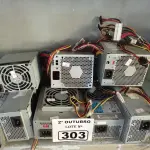 LOTE 303 - 01 LOTE COM VÁRIAS FONTES PARA PC MARCAS E MODELOS DIVERSOS. (NO ESTADO) ATENÇÃO! FAZER A VISITAÇÃO ANTES DE ARREMATAR, NÃO SABEMOS SE FUNCIONA. LEILÃO NÃO TEM GARANTIA E NEM DEVOLUÇÃO, SUJEITO A POSSÍVEIS AVARIAS VISÍVEIS/OCULTAS E/OU AUSÊNCIA DE COMPONENTES.