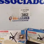 LOTE 382 - 02 SUPORTES PARA TV ARTICULADO LED/LCD 03 MOVIMENTOS DE 10-56” 25-142CM. (NO ESTADO) ATENÇÃO! FAZER A VISITAÇÃO ANTES DE ARREMATAR, NÃO SABEMOS SE FUNCIONA. LEILÃO NÃO TEM GARANTIA E NEM DEVOLUÇÃO, SUJEITO A POSSÍVEIS AVARIAS VISÍVEIS/OCULTAS E/OU AUSÊNCIA DE COMPONENTES.