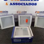 LOTE 296 - 04 LUMINÁRIAS DE EMBUTIR MARCAS EDIBRAZ. (NO ESTADO) ATENÇÃO! FAZER A VISITAÇÃO ANTES DE ARREMATAR, NÃO SABEMOS SE FUNCIONA. LEILÃO NÃO TEM GARANTIA E NEM DEVOLUÇÃO, SUJEITO A POSSÍVEIS AVARIAS VISÍVEIS/OCULTAS E/OU AUSÊNCIA DE COMPONENTES.