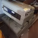 LOTE 621 - 03 LUMINÁRIAS DE EMERGÊNCIA INCOMPLETAS. (NO ESTADO) ATENÇÃO! FAZER A VISITAÇÃO ANTES DE ARREMATAR, NÃO SABEMOS SE FUNCIONA. LEILÃO NÃO TEM GARANTIA E NEM DEVOLUÇÃO, SUJEITO A POSSÍVEIS AVARIAS VISÍVEIS/OCULTAS E/OU AUSÊNCIA DE COMPONENTES.
