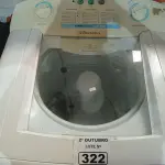 LOTE 322 - 01 MÁQUINA DE LAVAR ROUPAS MARCA ELECTROLUX 110V. (NO ESTADO) ATENÇÃO! FAZER A VISITAÇÃO ANTES DE ARREMATAR, NÃO SABEMOS SE FUNCIONA. LEILÃO NÃO TEM GARANTIA E NEM DEVOLUÇÃO, SUJEITO A POSSÍVEIS AVARIAS VISÍVEIS/OCULTAS E/OU AUSÊNCIA DE COMPONENTES.