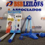 LOTE 435 - 01 GUITARRA ROCK SHOW. (NO ESTADO) ATENÇÃO! FAZER A VISITAÇÃO ANTES DE ARREMATAR, NÃO SABEMOS SE FUNCIONA. LEILÃO NÃO TEM GARANTIA E NEM DEVOLUÇÃO, SUJEITO A POSSÍVEIS AVARIAS VISÍVEIS/OCULTAS E/OU AUSÊNCIA DE COMPONENTES.