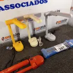 LOTE 307 - 05 LUMINÁRIAS DE MESA PELICANO CORES DIVERSAS. (NO ESTADO) ATENÇÃO! FAZER A VISITAÇÃO ANTES DE ARREMATAR, NÃO SABEMOS SE FUNCIONA. LEILÃO NÃO TEM GARANTIA E NEM DEVOLUÇÃO, SUJEITO A POSSÍVEIS AVARIAS VISÍVEIS/OCULTAS E/OU AUSÊNCIA DE COMPONENTES.