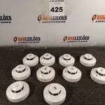 LOTE 425 - 10 DETECTORES DE FUMAÇA. (NO ESTADO) ATENÇÃO! FAZER A VISITAÇÃO ANTES DE ARREMATAR, NÃO SABEMOS SE FUNCIONA. LEILÃO NÃO TEM GARANTIA E NEM DEVOLUÇÃO, SUJEITO A POSSÍVEIS AVARIAS VISÍVEIS/OCULTAS E/OU AUSÊNCIA DE COMPONENTES.