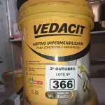 LOTE 366 - 01 BALDE DE VEDACIT, ADITIVO IMPERMEABILIZANTE PARA CONCRETOS E ARGAMASSAS 18L. (NO ESTADO) ATENÇÃO! FAZER A VISITAÇÃO ANTES DE ARREMATAR, NÃO SABEMOS SE FUNCIONA. LEILÃO NÃO TEM GARANTIA E NEM DEVOLUÇÃO, SUJEITO A POSSÍVEIS AVARIAS VISÍVEIS/OCULTAS E/OU AUSÊNCIA DE COMPONENTES.