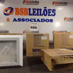 LOTE 609 - 04 PLAFONS DE SOBREPOR 20X20. (NO ESTADO) ATENÇÃO! FAZER A VISITAÇÃO ANTES DE ARREMATAR, NÃO SABEMOS SE FUNCIONA. LEILÃO NÃO TEM GARANTIA E NEM DEVOLUÇÃO, SUJEITO A POSSÍVEIS AVARIAS VISÍVEIS/OCULTAS E/OU AUSÊNCIA DE COMPONENTES.