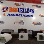 LOTE 310 - 03 ARANDELAS PIOLUCE SENDO 02 CURVAS E 01 RETANGULAR. (NO ESTADO) ATENÇÃO! FAZER A VISITAÇÃO ANTES DE ARREMATAR, NÃO SABEMOS SE FUNCIONA. LEILÃO NÃO TEM GARANTIA E NEM DEVOLUÇÃO, SUJEITO A POSSÍVEIS AVARIAS VISÍVEIS/OCULTAS E/OU AUSÊNCIA DE COMPONENTES.