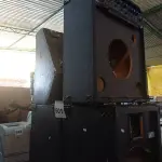 LOTE 501 - 04 CAIXAS DE SOM INCOMPLETAS. (NO ESTADO) ATENÇÃO! FAZER A VISITAÇÃO ANTES DE ARREMATAR, NÃO SABEMOS SE FUNCIONA. LEILÃO NÃO TEM GARANTIA E NEM DEVOLUÇÃO, SUJEITO A POSSÍVEIS AVARIAS VISÍVEIS/OCULTAS E/OU AUSÊNCIA DE COMPONENTES.