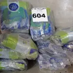 LOTE 604 - 10 PACOTES DE LUVAS DE LÁTEX TAMANHO “P”. (NO ESTADO) ATENÇÃO! FAZER A VISITAÇÃO ANTES DE ARREMATAR, NÃO SABEMOS SE FUNCIONA. LEILÃO NÃO TEM GARANTIA E NEM DEVOLUÇÃO, SUJEITO A POSSÍVEIS AVARIAS VISÍVEIS/OCULTAS E/OU AUSÊNCIA DE COMPONENTES.