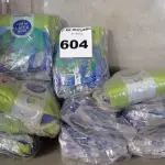 LOTE 604 - 10 PACOTES DE LUVAS DE LÁTEX TAMANHO “P”. (NO ESTADO) ATENÇÃO! FAZER A VISITAÇÃO ANTES DE ARREMATAR, NÃO SABEMOS SE FUNCIONA. LEILÃO NÃO TEM GARANTIA E NEM DEVOLUÇÃO, SUJEITO A POSSÍVEIS AVARIAS VISÍVEIS/OCULTAS E/OU AUSÊNCIA DE COMPONENTES.