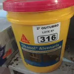 LOTE 316 - 01 BALDE DE SIKANOL ALVENARIA, ADITIVO PLASTIFICANTE PARA ARGAMASSA DE ASSENTAMENTO E REBOCO. (NO ESTADO) ATENÇÃO! FAZER A VISITAÇÃO ANTES DE ARREMATAR, NÃO SABEMOS SE FUNCIONA. LEILÃO NÃO TEM GARANTIA E NEM DEVOLUÇÃO, SUJEITO A POSSÍVEIS AVARIAS VISÍVEIS/OCULTAS E/OU AUSÊNCIA DE COMPONENTES.
