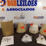 LOTE 311 - 04 ARANDELAS. (NO ESTADO) ATENÇÃO! FAZER A VISITAÇÃO ANTES DE ARREMATAR, NÃO SABEMOS SE FUNCIONA. LEILÃO NÃO TEM GARANTIA E NEM DEVOLUÇÃO, SUJEITO A POSSÍVEIS AVARIAS VISÍVEIS/OCULTAS E/OU AUSÊNCIA DE COMPONENTES.
