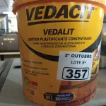 LOTE 357 - 01 BALDE DE VEDALIT, ADITIVO PLASTIFICANTE CONCENTRADO PARA ARGAMASSA DE ASSENTAMENTO E REBOCO CONVENCIONAL 18L. (NO ESTADO) ATENÇÃO! FAZER A VISITAÇÃO ANTES DE ARREMATAR, NÃO SABEMOS SE FUNCIONA. LEILÃO NÃO TEM GARANTIA E NEM DEVOLUÇÃO, SUJEITO A POSSÍVEIS AVARIAS VISÍVEIS/OCULTAS E/OU AUSÊNCIA DE COMPONENTES.