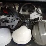 LOTE 566 - 01 LOTE COM VÁRIOS CAPACETES DE SEGURANÇA NO TRABALHO. (NO ESTADO) ATENÇÃO! FAZER A VISITAÇÃO ANTES DE ARREMATAR, NÃO SABEMOS SE FUNCIONA. LEILÃO NÃO TEM GARANTIA E NEM DEVOLUÇÃO, SUJEITO A POSSÍVEIS AVARIAS VISÍVEIS/OCULTAS E/OU AUSÊNCIA DE COMPONENTES.