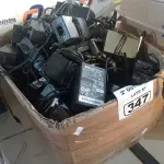LOTE 347 - 01 LOTE COM VÁRIAS FONTES MARCAS E MODELOS DIVERSOS. (NO ESTADO) ATENÇÃO! FAZER A VISITAÇÃO ANTES DE ARREMATAR, NÃO SABEMOS SE FUNCIONA. LEILÃO NÃO TEM GARANTIA E NEM DEVOLUÇÃO, SUJEITO A POSSÍVEIS AVARIAS VISÍVEIS/OCULTAS E/OU AUSÊNCIA DE COMPONENTES.