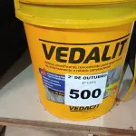 LOTE 500 - 01 BALDE DE VEDALIT, ADITIVO PLASTIFICANTE CONCENTRADO PARA ARGAMASSA DE ASSENTAMENTO E REBOCO CONVENCIONAL 18L. (NO ESTADO) ATENÇÃO! FAZER A VISITAÇÃO ANTES DE ARREMATAR, NÃO SABEMOS SE FUNCIONA. LEILÃO NÃO TEM GARANTIA E NEM DEVOLUÇÃO, SUJEITO A POSSÍVEIS AVARIAS VISÍVEIS/OCULTAS E/OU AUSÊNCIA DE COMPONENTES.