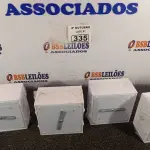 LOTE 335 - 04 LUMINÁRIAS DE SOBREPOR EM ACRÍLICO. (NO ESTADO) ATENÇÃO! FAZER A VISITAÇÃO ANTES DE ARREMATAR, NÃO SABEMOS SE FUNCIONA. LEILÃO NÃO TEM GARANTIA E NEM DEVOLUÇÃO, SUJEITO A POSSÍVEIS AVARIAS VISÍVEIS/OCULTAS E/OU AUSÊNCIA DE COMPONENTES.