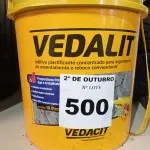LOTE 500 - 01 BALDE DE VEDALIT, ADITIVO PLASTIFICANTE CONCENTRADO PARA ARGAMASSA DE ASSENTAMENTO E REBOCO CONVENCIONAL 18L. (NO ESTADO) ATENÇÃO! FAZER A VISITAÇÃO ANTES DE ARREMATAR, NÃO SABEMOS SE FUNCIONA. LEILÃO NÃO TEM GARANTIA E NEM DEVOLUÇÃO, SUJEITO A POSSÍVEIS AVARIAS VISÍVEIS/OCULTAS E/OU AUSÊNCIA DE COMPONENTES.