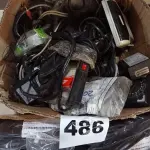 LOTE 486 - 01 LOTE COM VÁRIOS CABOS DE FORÇA E PERIFÉRICOS DIVERSOS. (NO ESTADO) ATENÇÃO! FAZER A VISITAÇÃO ANTES DE ARREMATAR, NÃO SABEMOS SE FUNCIONA. LEILÃO NÃO TEM GARANTIA E NEM DEVOLUÇÃO, SUJEITO A POSSÍVEIS AVARIAS VISÍVEIS/OCULTAS E/OU AUSÊNCIA DE COMPONENTES.