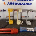 LOTE 307 - 05 LUMINÁRIAS DE MESA PELICANO CORES DIVERSAS. (NO ESTADO) ATENÇÃO! FAZER A VISITAÇÃO ANTES DE ARREMATAR, NÃO SABEMOS SE FUNCIONA. LEILÃO NÃO TEM GARANTIA E NEM DEVOLUÇÃO, SUJEITO A POSSÍVEIS AVARIAS VISÍVEIS/OCULTAS E/OU AUSÊNCIA DE COMPONENTES.