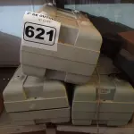 LOTE 621 - 03 LUMINÁRIAS DE EMERGÊNCIA INCOMPLETAS. (NO ESTADO) ATENÇÃO! FAZER A VISITAÇÃO ANTES DE ARREMATAR, NÃO SABEMOS SE FUNCIONA. LEILÃO NÃO TEM GARANTIA E NEM DEVOLUÇÃO, SUJEITO A POSSÍVEIS AVARIAS VISÍVEIS/OCULTAS E/OU AUSÊNCIA DE COMPONENTES.