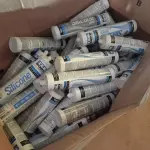 LOTE 620 - 01 LOTE COM VÁRIOS TUBOS DE SILICONE PRETO. (NO ESTADO) ATENÇÃO! FAZER A VISITAÇÃO ANTES DE ARREMATAR, NÃO SABEMOS SE FUNCIONA. LEILÃO NÃO TEM GARANTIA E NEM DEVOLUÇÃO, SUJEITO A POSSÍVEIS AVARIAS VISÍVEIS/OCULTAS E/OU AUSÊNCIA DE COMPONENTES.