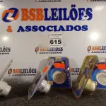 LOTE 615 - 05 SPOTS COMPLETO 6W LED REDONDO 3000K GOLDEN. (NO ESTADO) ATENÇÃO! FAZER A VISITAÇÃO ANTES DE ARREMATAR, NÃO SABEMOS SE FUNCIONA. LEILÃO NÃO TEM GARANTIA E NEM DEVOLUÇÃO, SUJEITO A POSSÍVEIS AVARIAS VISÍVEIS/OCULTAS E/OU AUSÊNCIA DE COMPONENTES.
