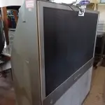 LOTE 462 - 01 TV LG 40” POL. (NO ESTADO) ATENÇÃO! FAZER A VISITAÇÃO ANTES DE ARREMATAR, NÃO SABEMOS SE FUNCIONA. LEILÃO NÃO TEM GARANTIA E NEM DEVOLUÇÃO, SUJEITO A POSSÍVEIS AVARIAS VISÍVEIS/OCULTAS E/OU AUSÊNCIA DE COMPONENTES.