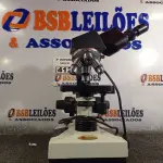 LOTE 412 - 01 MICROSCÓPIO. (NO ESTADO) ATENÇÃO! FAZER A VISITAÇÃO ANTES DE ARREMATAR, NÃO SABEMOS SE FUNCIONA. LEILÃO NÃO TEM GARANTIA E NEM DEVOLUÇÃO, SUJEITO A POSSÍVEIS AVARIAS VISÍVEIS/OCULTAS E/OU AUSÊNCIA DE COMPONENTES.