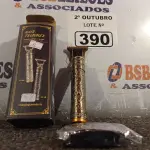 LOTE 390 - 01 MÁQUINA DE CORTAR CABELO. (NO ESTADO) ATENÇÃO! FAZER A VISITAÇÃO ANTES DE ARREMATAR, NÃO SABEMOS SE FUNCIONA. LEILÃO NÃO TEM GARANTIA E NEM DEVOLUÇÃO, SUJEITO A POSSÍVEIS AVARIAS VISÍVEIS/OCULTAS E/OU AUSÊNCIA DE COMPONENTES.