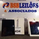 LOTE 434 - 02 IPAD 16GB COM AVARIAS. (NO ESTADO) ATENÇÃO! FAZER A VISITAÇÃO ANTES DE ARREMATAR, NÃO SABEMOS SE FUNCIONA. LEILÃO NÃO TEM GARANTIA E NEM DEVOLUÇÃO, SUJEITO A POSSÍVEIS AVARIAS VISÍVEIS/OCULTAS E/OU AUSÊNCIA DE COMPONENTES.