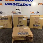 LOTE 609 - 04 PLAFONS DE SOBREPOR 20X20. (NO ESTADO) ATENÇÃO! FAZER A VISITAÇÃO ANTES DE ARREMATAR, NÃO SABEMOS SE FUNCIONA. LEILÃO NÃO TEM GARANTIA E NEM DEVOLUÇÃO, SUJEITO A POSSÍVEIS AVARIAS VISÍVEIS/OCULTAS E/OU AUSÊNCIA DE COMPONENTES.