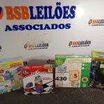 LOTE 430 - 01 BONECO HORRIPILOIDE, 01 JOGO DESCOBRINDO A MATEMÁTICA, 01 BONECO TEIMOSO CORRIDA DIVERTIDA E 01 QUEBRA-CABEÇA DA GALINHA PINTADINHA. (NO ESTADO) ATENÇÃO! FAZER A VISITAÇÃO ANTES DE ARREMATAR, NÃO SABEMOS SE FUNCIONA. LEILÃO NÃO TEM GARANTIA E NEM DEVOLUÇÃO, SUJEITO A POSSÍVEIS AVARIAS VISÍVEIS/OCULTAS E/OU AUSÊNCIA DE COMPONENTES.