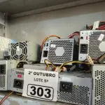 LOTE 303 - 01 LOTE COM VÁRIAS FONTES PARA PC MARCAS E MODELOS DIVERSOS. (NO ESTADO) ATENÇÃO! FAZER A VISITAÇÃO ANTES DE ARREMATAR, NÃO SABEMOS SE FUNCIONA. LEILÃO NÃO TEM GARANTIA E NEM DEVOLUÇÃO, SUJEITO A POSSÍVEIS AVARIAS VISÍVEIS/OCULTAS E/OU AUSÊNCIA DE COMPONENTES.