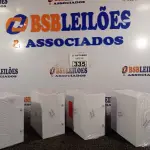 LOTE 335 - 04 LUMINÁRIAS DE SOBREPOR EM ACRÍLICO. (NO ESTADO) ATENÇÃO! FAZER A VISITAÇÃO ANTES DE ARREMATAR, NÃO SABEMOS SE FUNCIONA. LEILÃO NÃO TEM GARANTIA E NEM DEVOLUÇÃO, SUJEITO A POSSÍVEIS AVARIAS VISÍVEIS/OCULTAS E/OU AUSÊNCIA DE COMPONENTES.