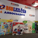 LOTE 430 - 01 BONECO HORRIPILOIDE, 01 JOGO DESCOBRINDO A MATEMÁTICA, 01 BONECO TEIMOSO CORRIDA DIVERTIDA E 01 QUEBRA-CABEÇA DA GALINHA PINTADINHA. (NO ESTADO) ATENÇÃO! FAZER A VISITAÇÃO ANTES DE ARREMATAR, NÃO SABEMOS SE FUNCIONA. LEILÃO NÃO TEM GARANTIA E NEM DEVOLUÇÃO, SUJEITO A POSSÍVEIS AVARIAS VISÍVEIS/OCULTAS E/OU AUSÊNCIA DE COMPONENTES.