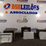 LOTE 310 - 03 ARANDELAS PIOLUCE SENDO 02 CURVAS E 01 RETANGULAR. (NO ESTADO) ATENÇÃO! FAZER A VISITAÇÃO ANTES DE ARREMATAR, NÃO SABEMOS SE FUNCIONA. LEILÃO NÃO TEM GARANTIA E NEM DEVOLUÇÃO, SUJEITO A POSSÍVEIS AVARIAS VISÍVEIS/OCULTAS E/OU AUSÊNCIA DE COMPONENTES.