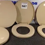 LOTE 587 - 05 ASSENTOS PARA VASO SANITÁRIO. (NO ESTADO) ATENÇÃO! FAZER A VISITAÇÃO ANTES DE ARREMATAR, NÃO SABEMOS SE FUNCIONA. LEILÃO NÃO TEM GARANTIA E NEM DEVOLUÇÃO, SUJEITO A POSSÍVEIS AVARIAS VISÍVEIS/OCULTAS E/OU AUSÊNCIA DE COMPONENTES.