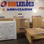 LOTE 609 - 04 PLAFONS DE SOBREPOR 20X20. (NO ESTADO) ATENÇÃO! FAZER A VISITAÇÃO ANTES DE ARREMATAR, NÃO SABEMOS SE FUNCIONA. LEILÃO NÃO TEM GARANTIA E NEM DEVOLUÇÃO, SUJEITO A POSSÍVEIS AVARIAS VISÍVEIS/OCULTAS E/OU AUSÊNCIA DE COMPONENTES.