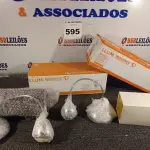 LOTE 595 - 04 PENDENTES BEDSIDE. (NO ESTADO) ATENÇÃO! FAZER A VISITAÇÃO ANTES DE ARREMATAR, NÃO SABEMOS SE FUNCIONA. LEILÃO NÃO TEM GARANTIA E NEM DEVOLUÇÃO, SUJEITO A POSSÍVEIS AVARIAS VISÍVEIS/OCULTAS E/OU AUSÊNCIA DE COMPONENTES.