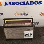 LOTE 009 - 01 RADIO TRANSISTOR MARCA PHILCO. (NO ESTADO) ATENÇÃO! FAZER A VISITAÇÃO ANTES DE ARREMATAR, NÃO SABEMOS SE FUNCIONA. LEILÃO NÃO TEM GARANTIA E NEM DEVOLUÇÃO, SUJEITO A POSSÍVEIS AVARIAS VISÍVEIS/OCULTAS E/OU AUSÊNCIA DE COMPONENTES.