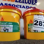 LOTE 287 - 02 BALDES DE SIKACRYL-203, SELANTE ACRÍLICO FLEXÍVEL 5KG. (NO ESTADO) ATENÇÃO! FAZER A VISITAÇÃO ANTES DE ARREMATAR, NÃO SABEMOS SE FUNCIONA. LEILÃO NÃO TEM GARANTIA E NEM DEVOLUÇÃO, SUJEITO A POSSÍVEIS AVARIAS VISÍVEIS/OCULTAS E/OU AUSÊNCIA DE COMPONENTES.