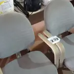 LOTE 232 - 02 CADEIRAS DE ESCRITÓRIO COM BASE GIRATÓRIA. (NO ESTADO) ATENÇÃO! FAZER A VISITAÇÃO ANTES DE ARREMATAR, NÃO SABEMOS SE FUNCIONA. LEILÃO NÃO TEM GARANTIA E NEM DEVOLUÇÃO, SUJEITO A POSSÍVEIS AVARIAS VISÍVEIS/OCULTAS E/OU AUSÊNCIA DE COMPONENTES.
