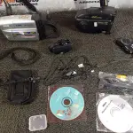 LOTE 014 - 02 FILMADORAS MARCAS E MODELOS DIVERSOS. (NO ESTADO) ATENÇÃO! FAZER A VISITAÇÃO ANTES DE ARREMATAR, NÃO SABEMOS SE FUNCIONA. LEILÃO NÃO TEM GARANTIA E NEM DEVOLUÇÃO, SUJEITO A POSSÍVEIS AVARIAS VISÍVEIS/OCULTAS E/OU AUSÊNCIA DE COMPONENTES.