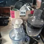 LOTE 304 - 01 LOTE COM PANELAS E UTENSÍLIOS DIVERSOS. (NO ESTADO) ATENÇÃO! FAZER A VISITAÇÃO ANTES DE ARREMATAR, NÃO SABEMOS SE FUNCIONA. LEILÃO NÃO TEM GARANTIA E NEM DEVOLUÇÃO, SUJEITO A POSSÍVEIS AVARIAS VISÍVEIS/OCULTAS E/OU AUSÊNCIA DE COMPONENTES.