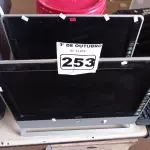 LOTE 253 - 02 COMPUTADORES ALL IN ONE MARCAS E MODELOS DIVERSOS. (NO ESTADO) ATENÇÃO! FAZER A VISITAÇÃO ANTES DE ARREMATAR, NÃO SABEMOS SE FUNCIONA. LEILÃO NÃO TEM GARANTIA E NEM DEVOLUÇÃO, SUJEITO A POSSÍVEIS AVARIAS VISÍVEIS/OCULTAS E/OU AUSÊNCIA DE COMPONENTES.